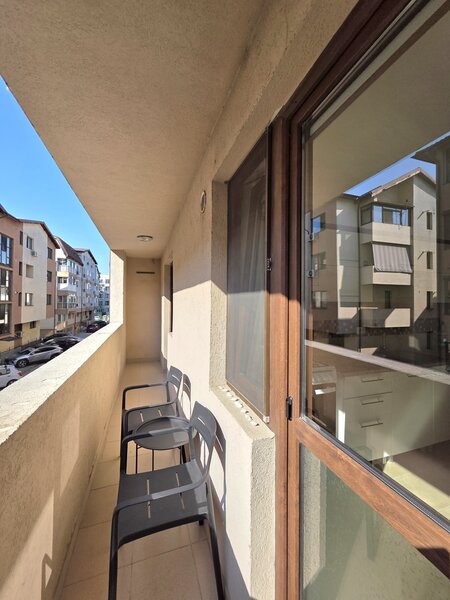 Titan, ap. de 2 camere in bloc nou, centrala proprie.