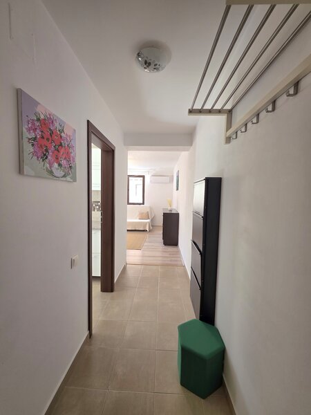 Titan, ap. de 2 camere in bloc nou, centrala proprie.