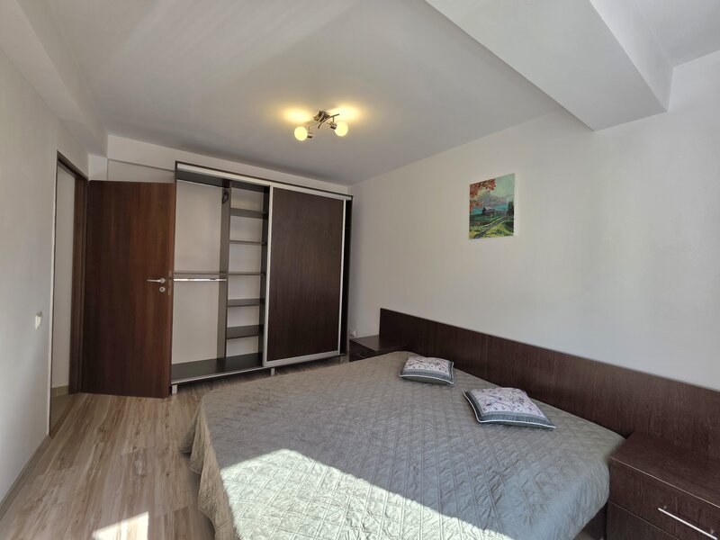 Titan, ap. de 2 camere in bloc nou, centrala proprie.
