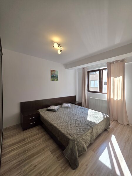 Titan, ap. de 2 camere in bloc nou, centrala proprie.